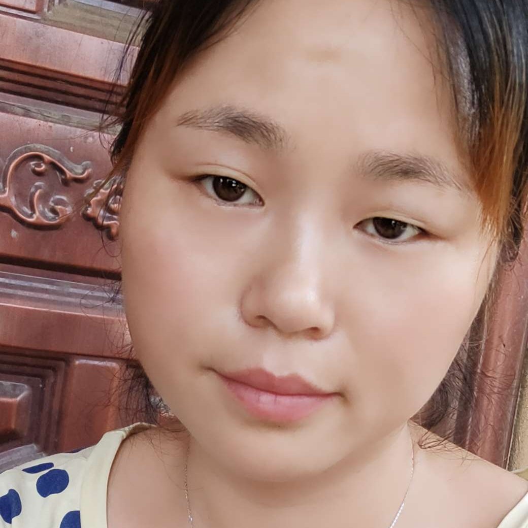 约定浅吻水杯的照片
