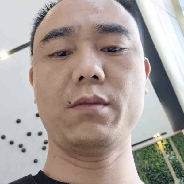 老实给耳机的照片