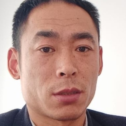水月蓝天的照片