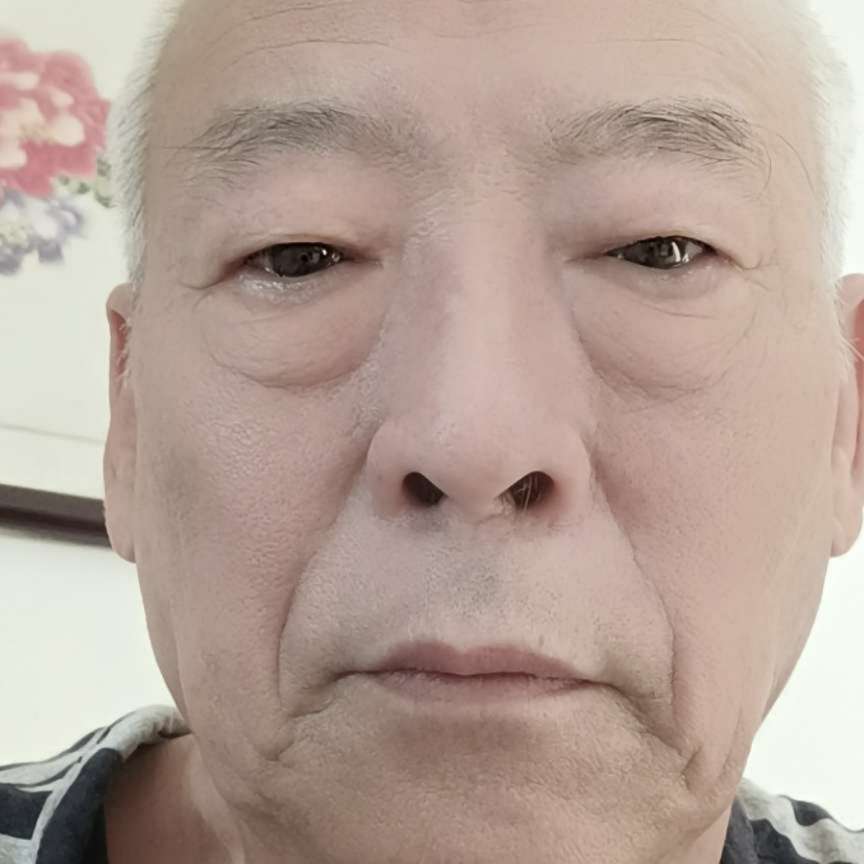 镜子吃醋碧蓝的照片