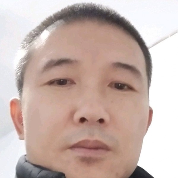 雨中孤舟的照片