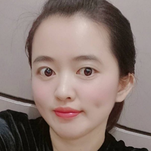 素颜的姑娘的照片