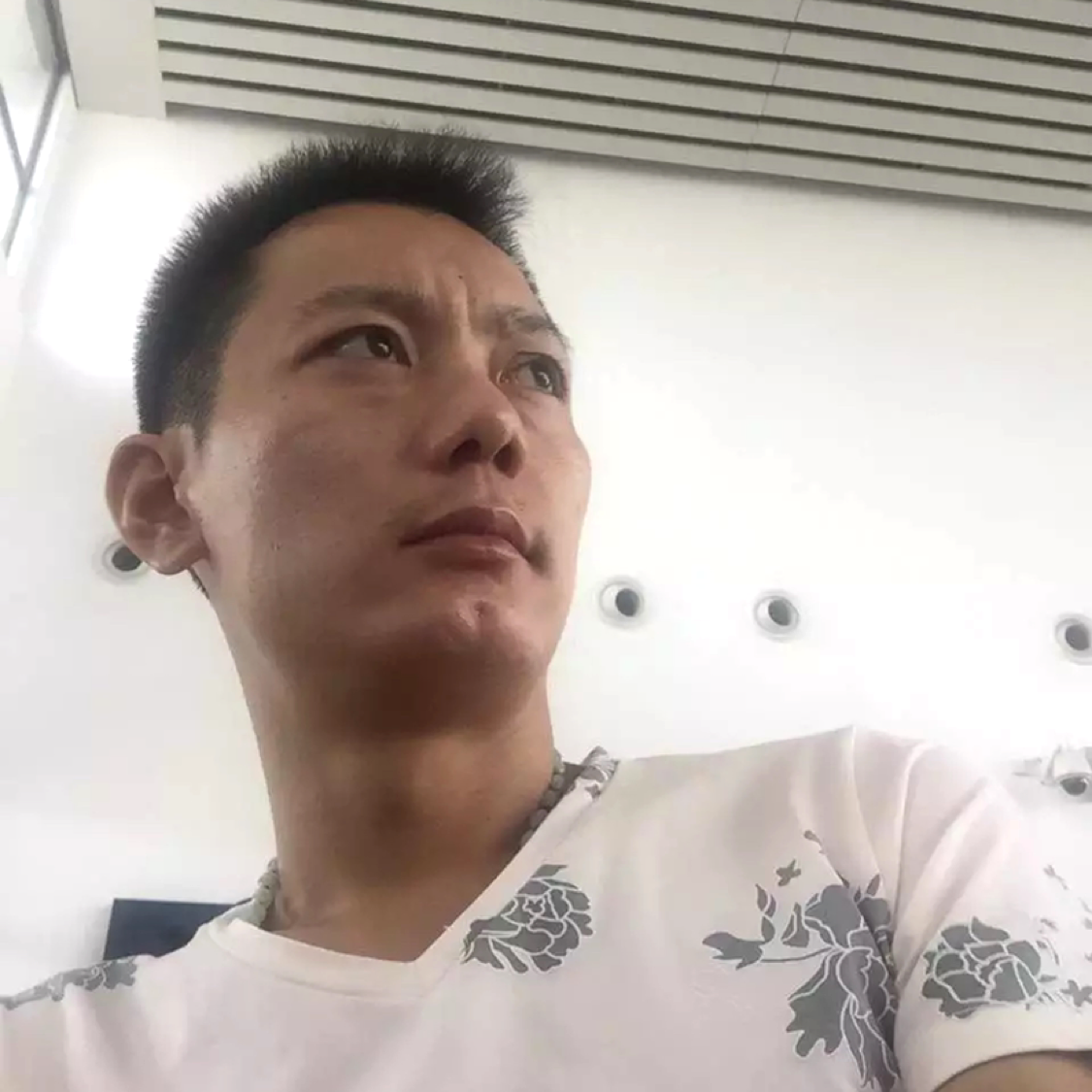 矫情吃醋店员的照片