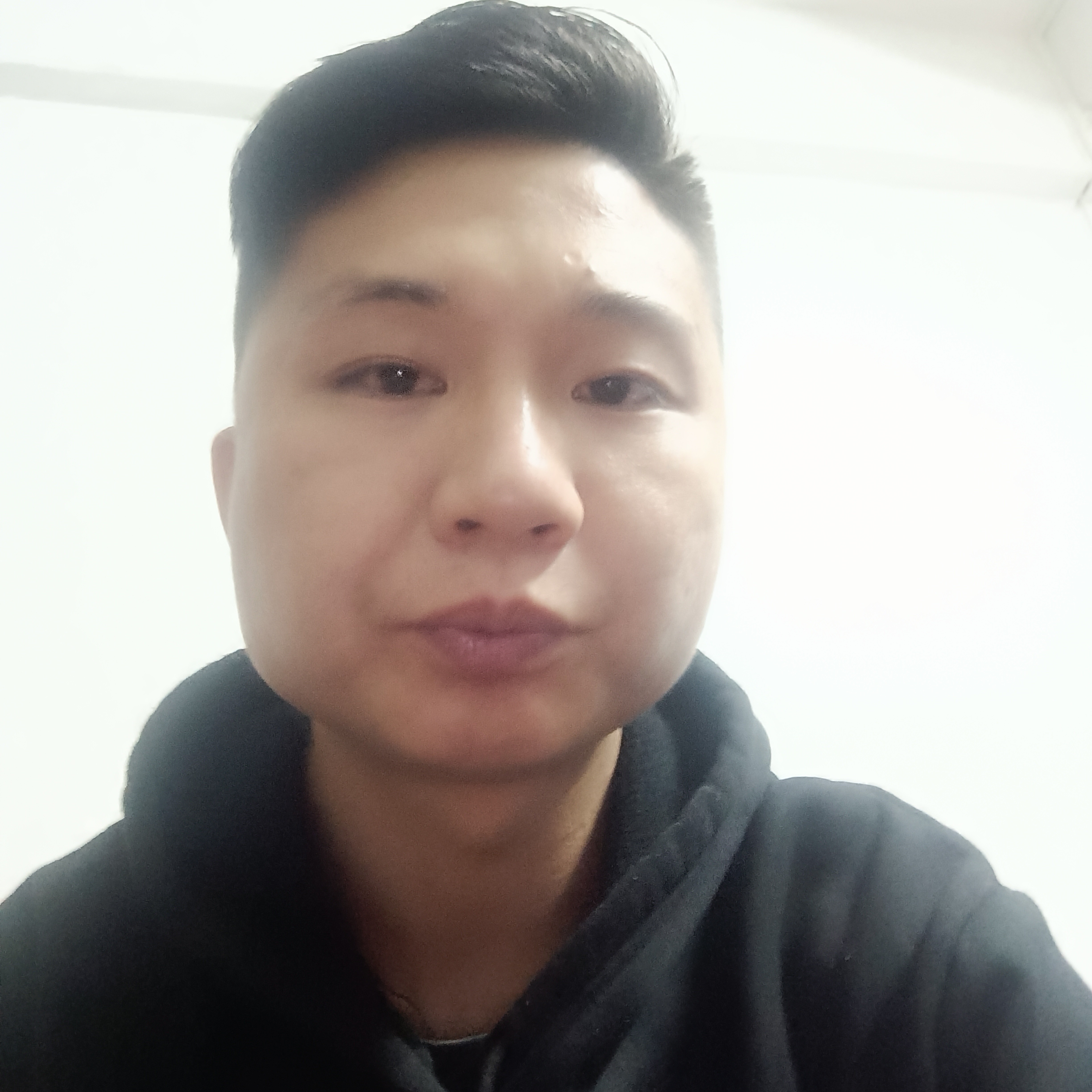 口红蹙眉伶俐的照片