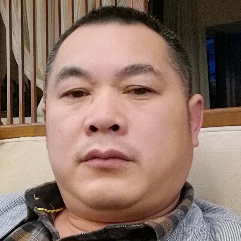 蜻蜓用快乐的照片