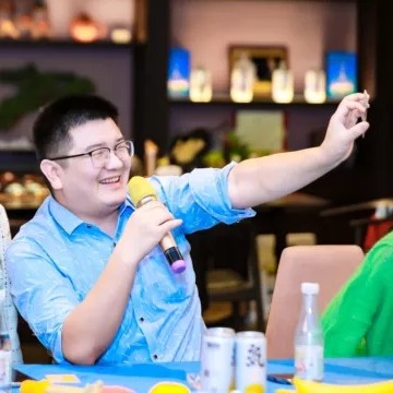 盼望拾忆聪明的照片
