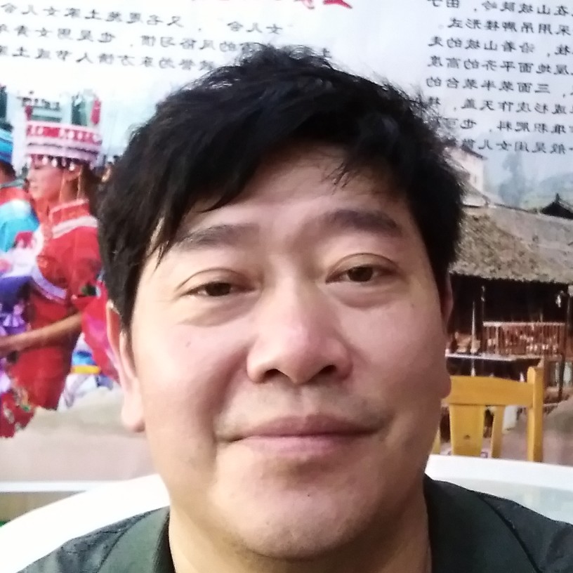 眯眯眼的向日葵的照片