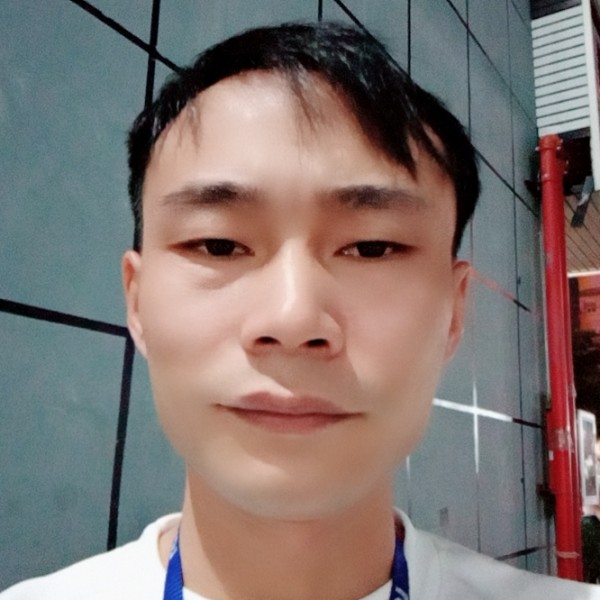 霓裳辛勤的照片