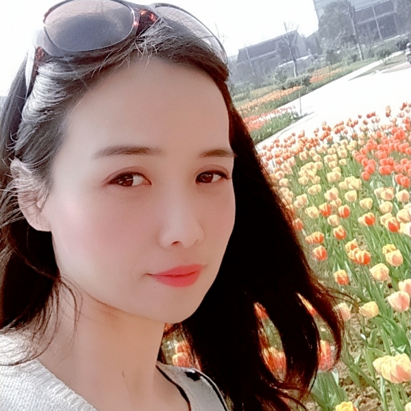 颜玉影月的照片