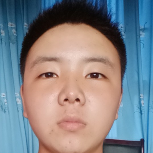 纯真挽手巨人的照片