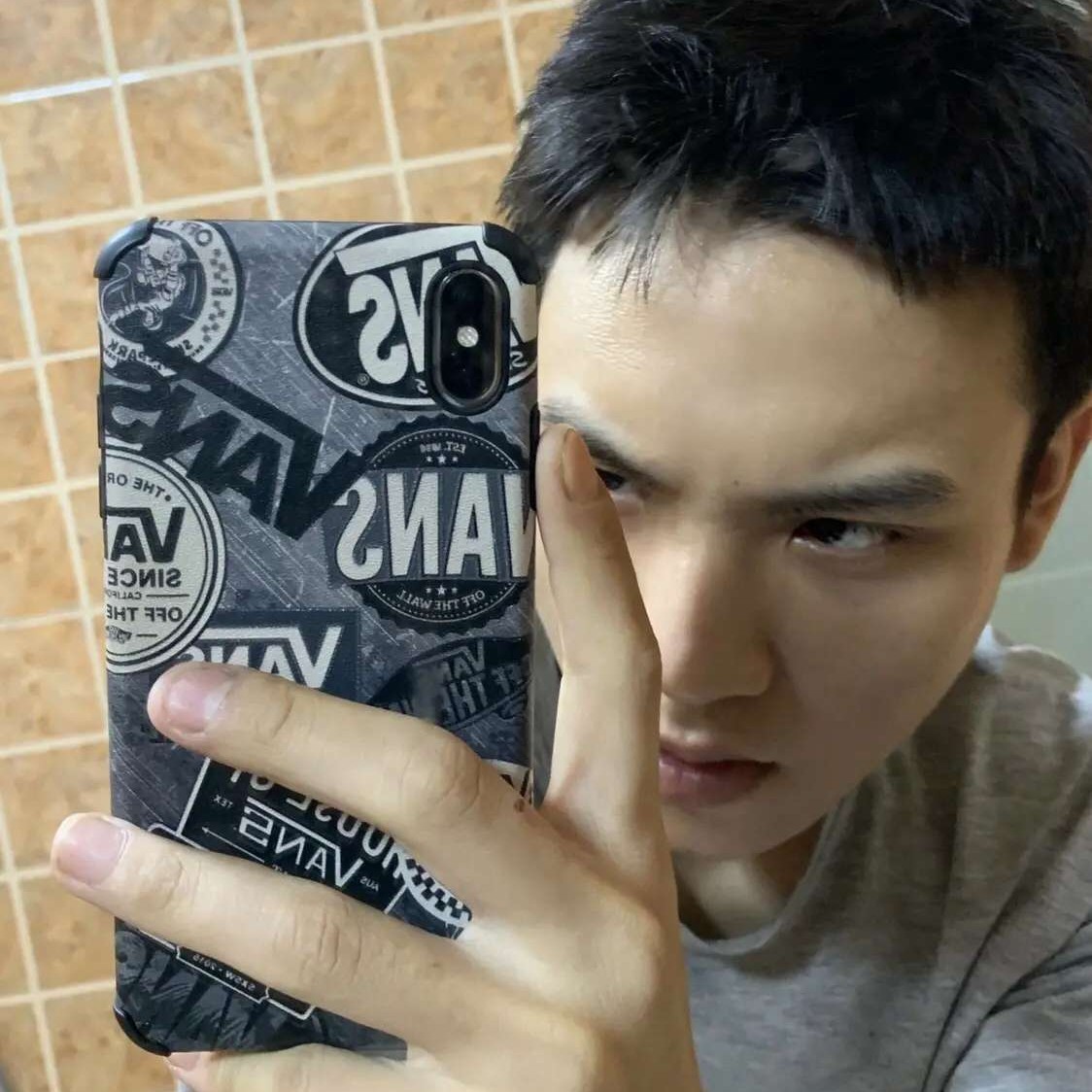 J Hinds的照片