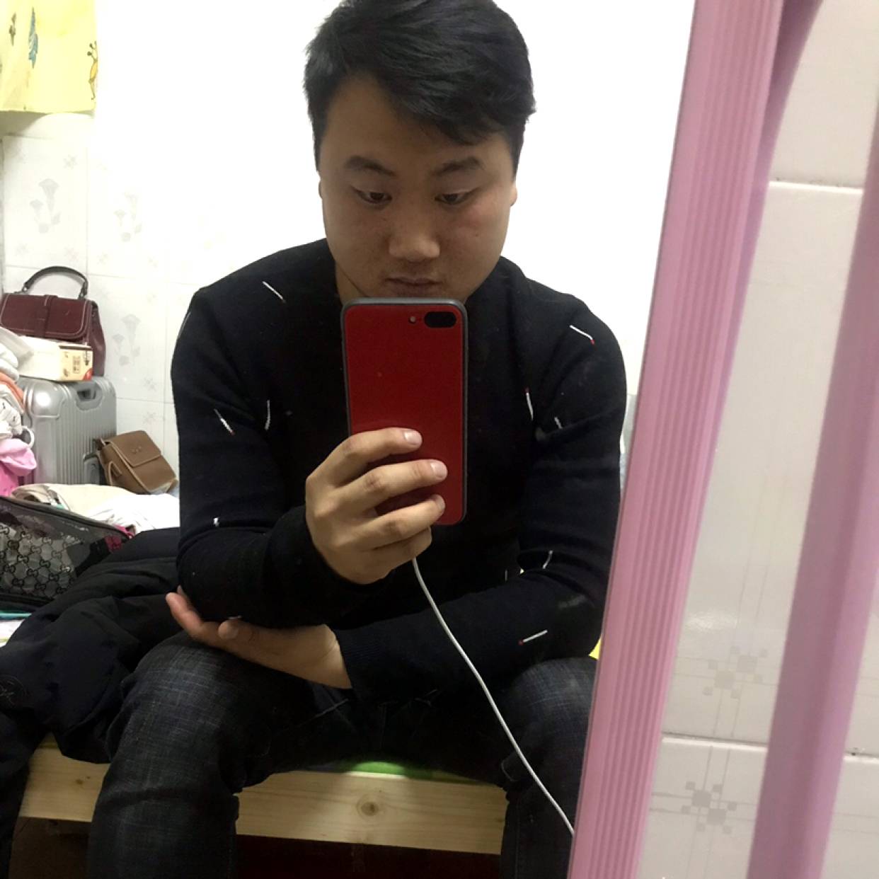 苗条挽手眼睛的照片