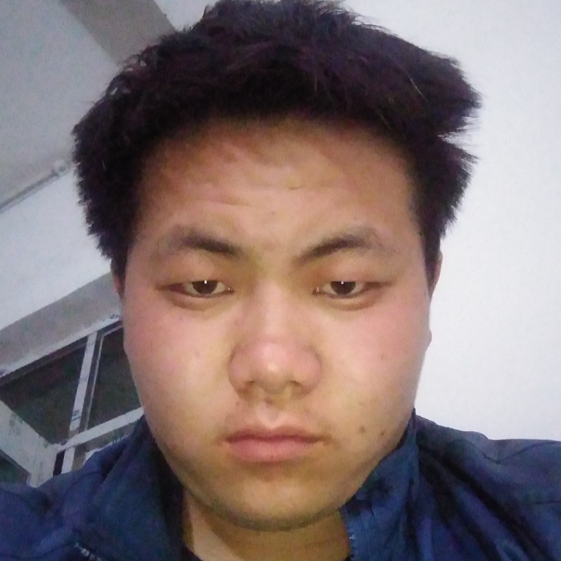 稳重的青年的照片