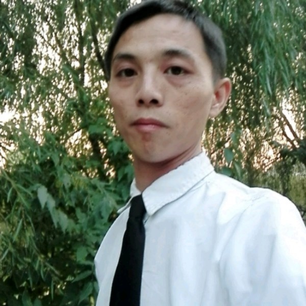 y寻找另一半的她的照片