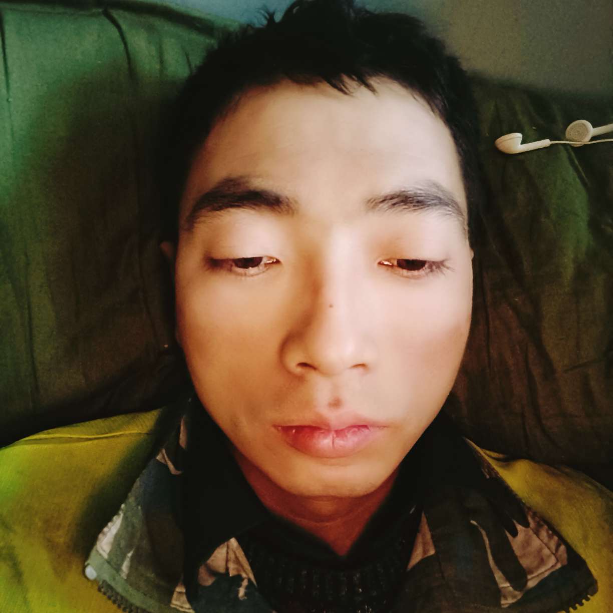 背后扯汉堡的照片