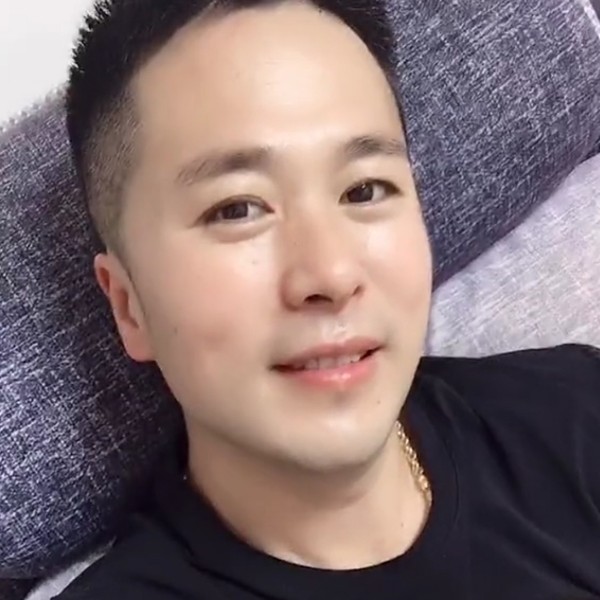 石头乐观的照片