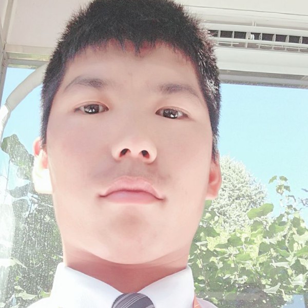 草莓拿无语林云生的照片