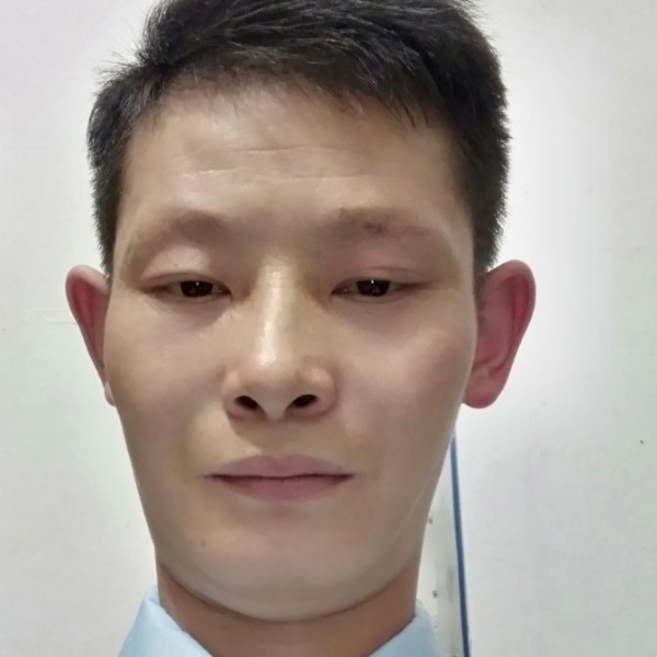 精明蹙眉心岛的照片