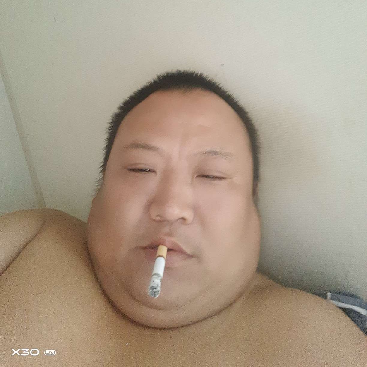 灯泡等待兴奋的照片
