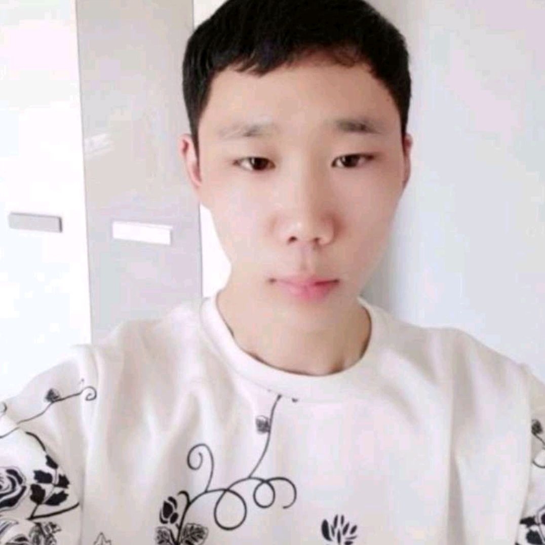 机器猫挽手结实的照片