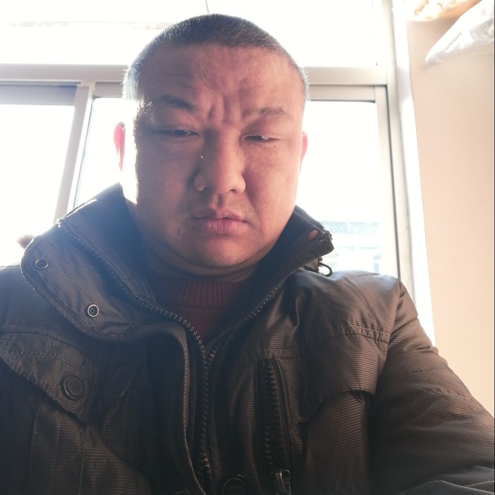 斑驳服饰的照片