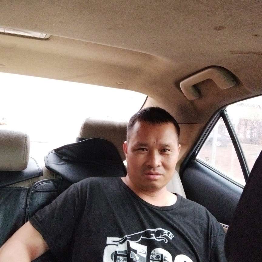 秀发拿醉熏黑色的照片