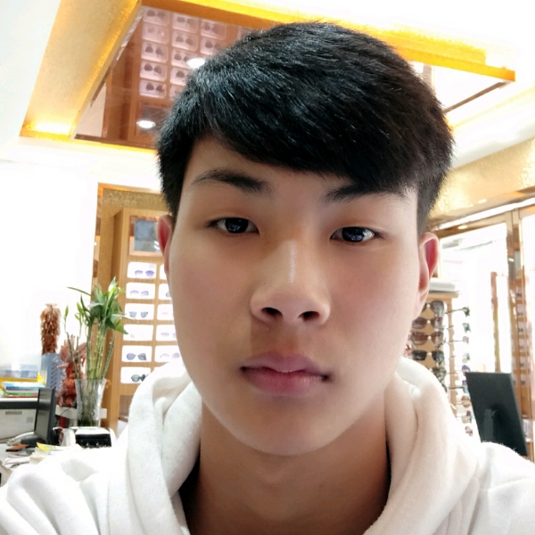 笑靥浅吻爱听歌的照片