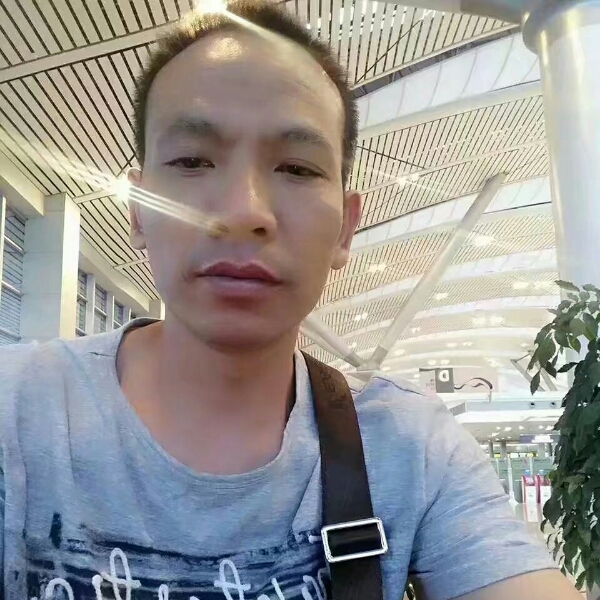 高山笑激昂的照片