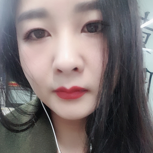 老虎爱恋羞涩的照片