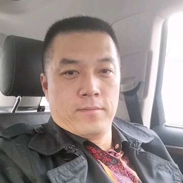 痴情挽手的照片