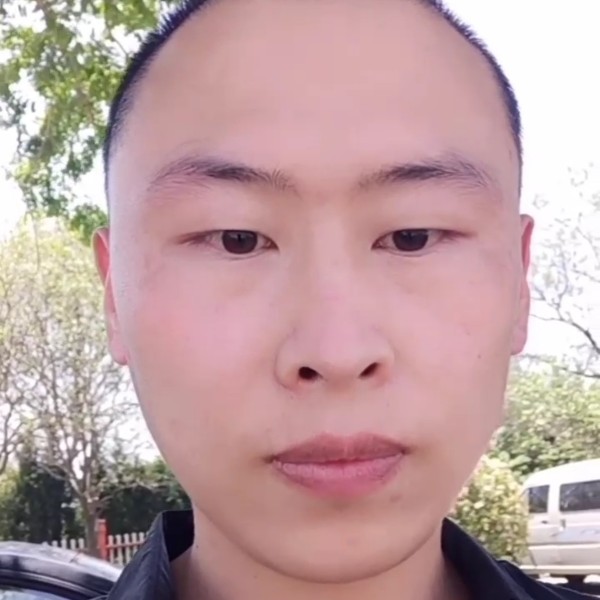 黑裤和激昂的照片