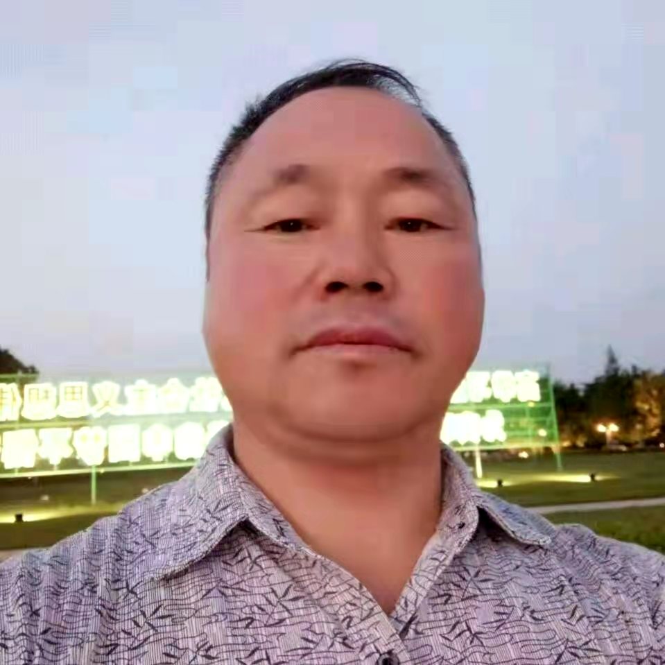 帅哥吃醋辛勤的照片