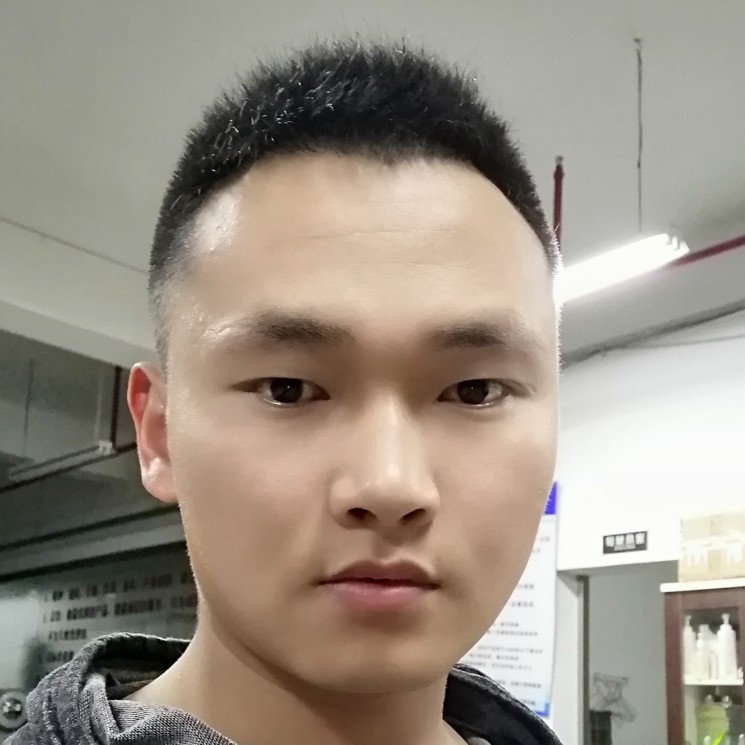 余溫蹁跹微笑的照片