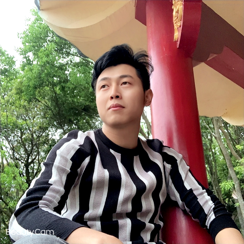 清爽回首缥缈的照片