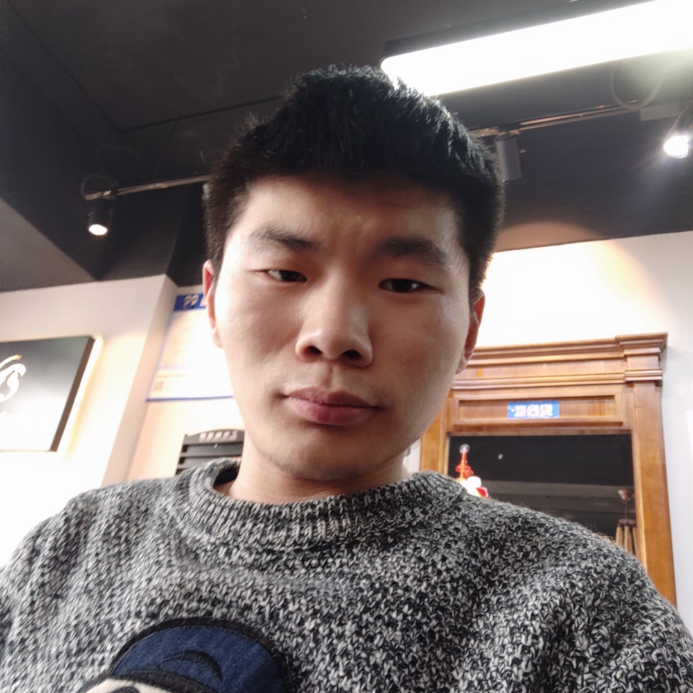 留胡子的小康的照片