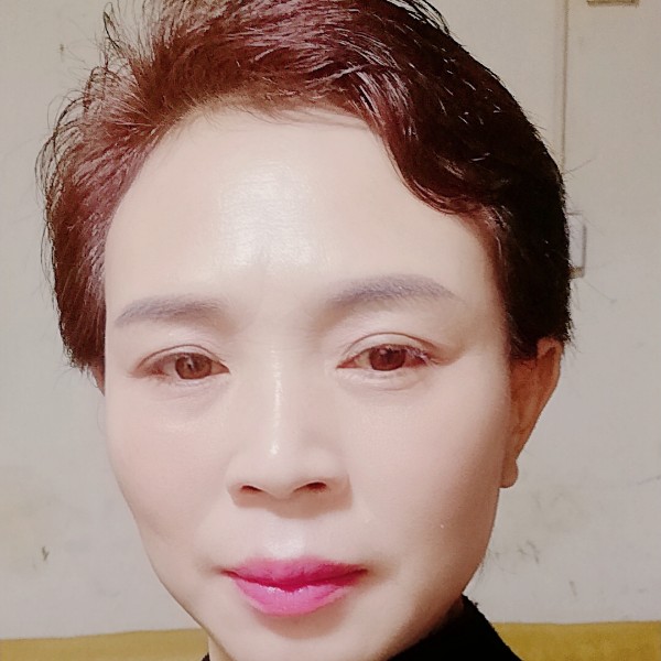 传统保温杯的照片