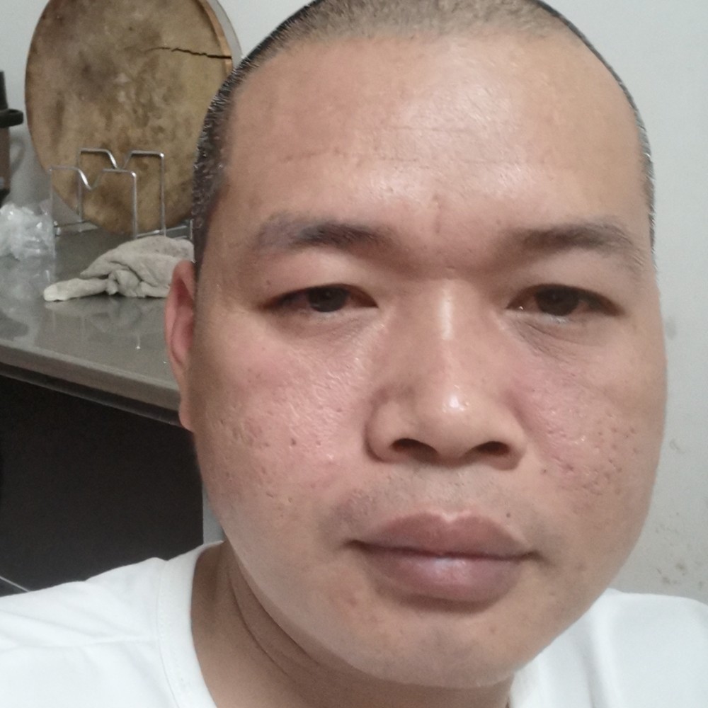 金鱼错落的照片