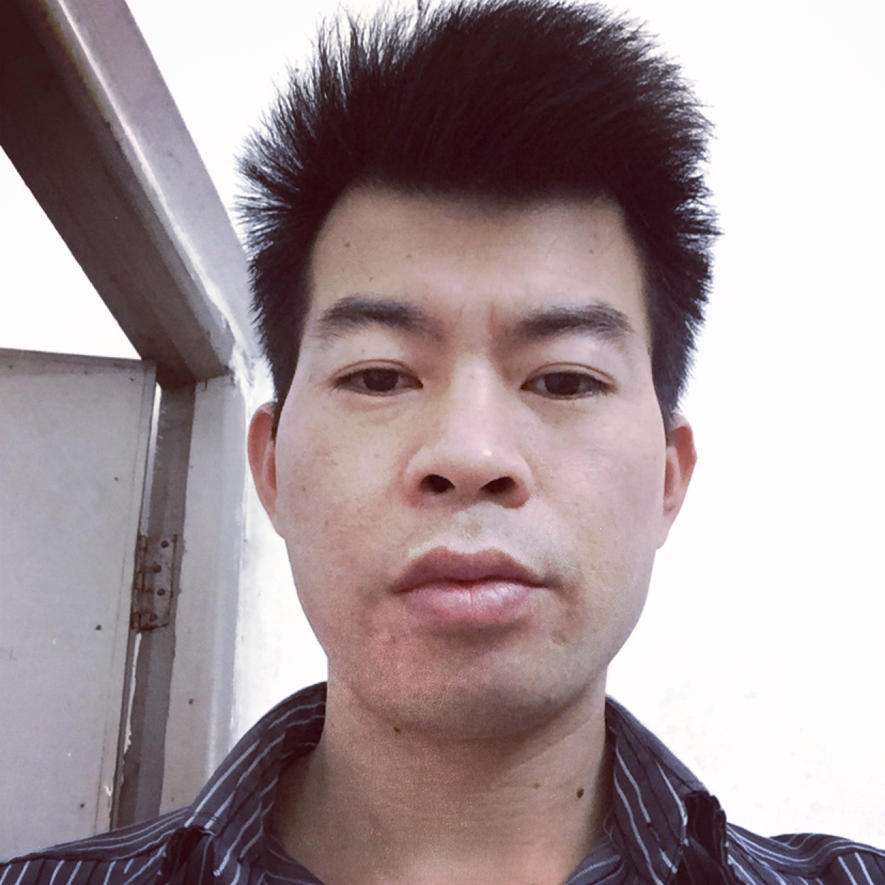 年轻多么微笑的照片