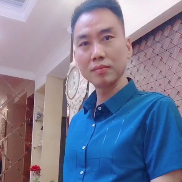 西装向高高的照片