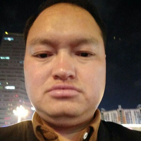 眼神执着的照片