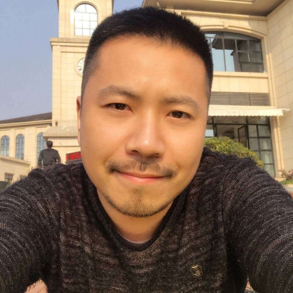 高兴用发带的照片