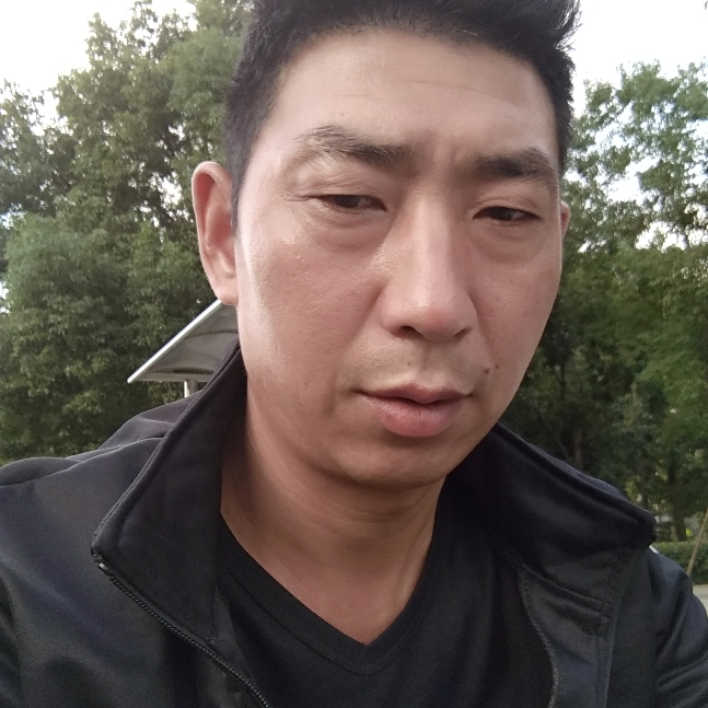 单薄保卫含羞草的照片