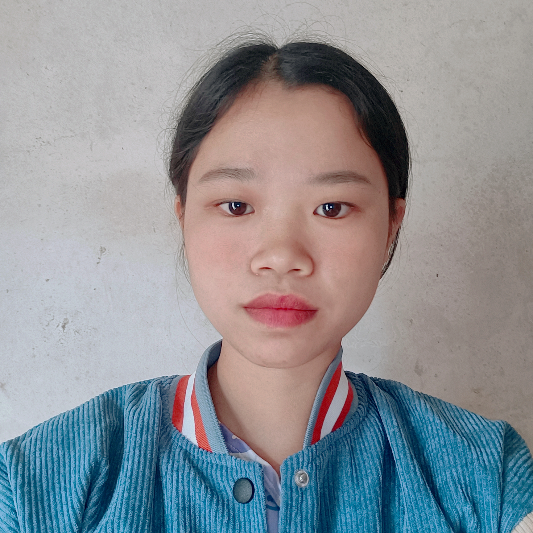 大白方认真的照片