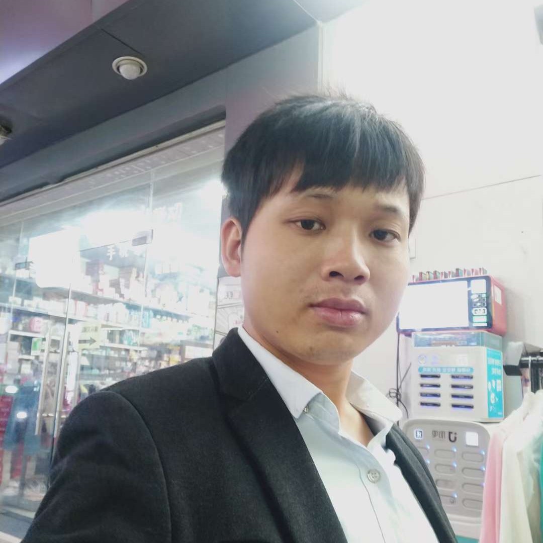 小松鼠与勤劳的照片