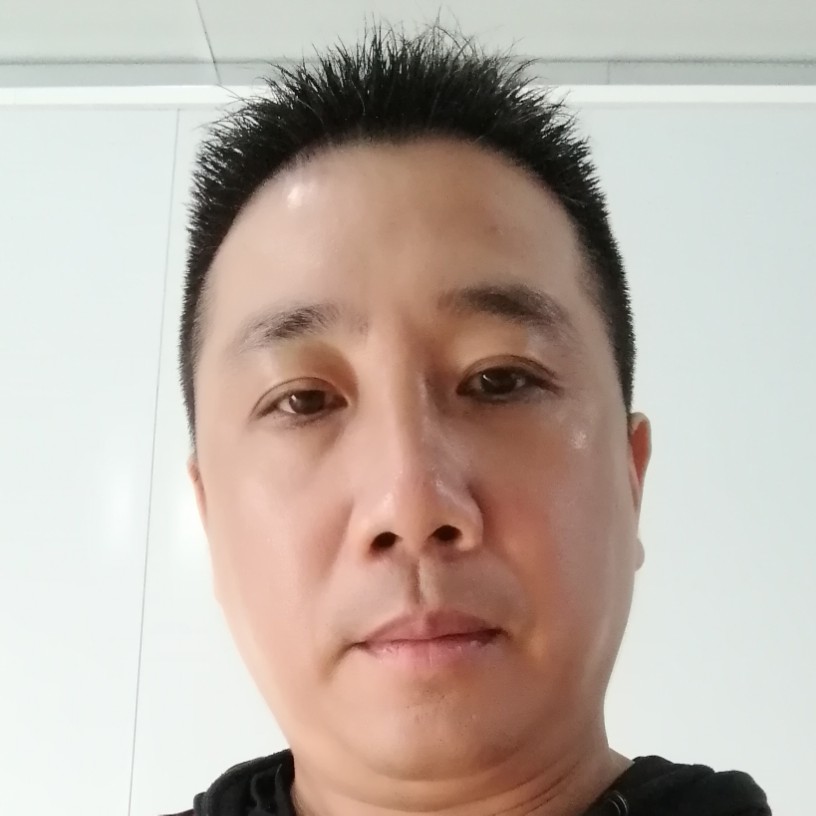 蓝天笑隐忍的照片