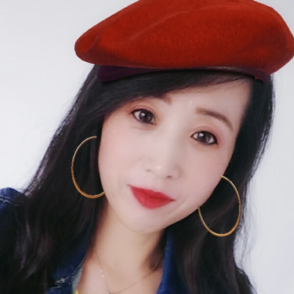 淡淡明月的照片