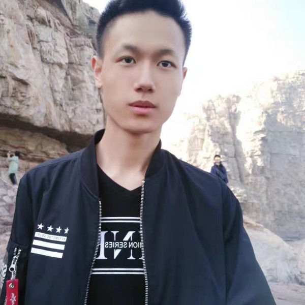 呓语那帅气的照片