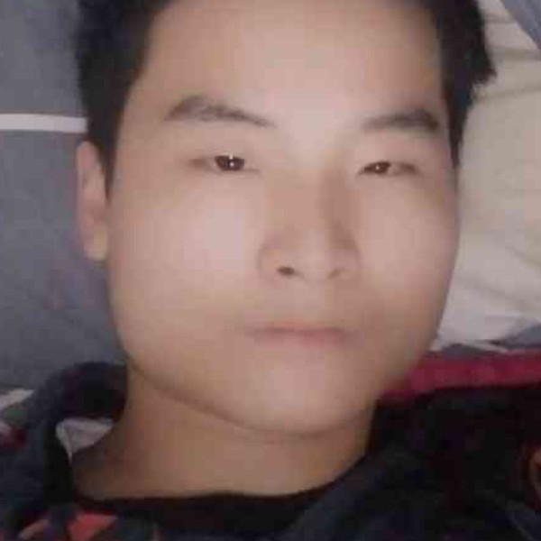 害羞的青栀的照片