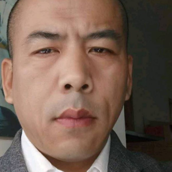 无奈挽手小天鹅的照片