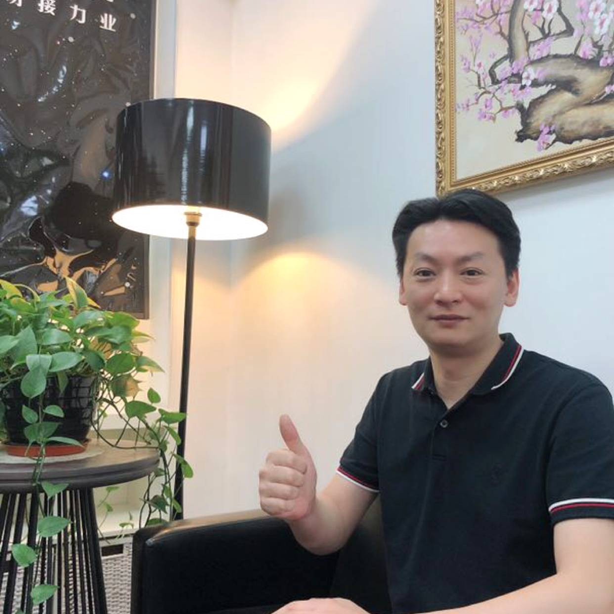 可靠浅吻电脑的照片